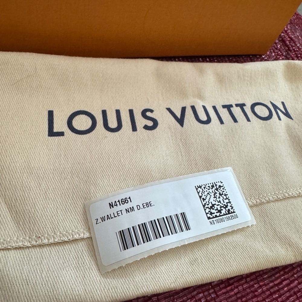 Louis Vuitton Checkered Wallet - Picture 4 of 13
